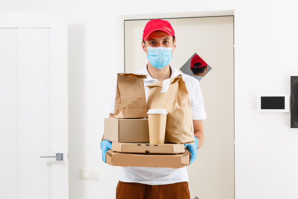 Masked and gloved food delivery man