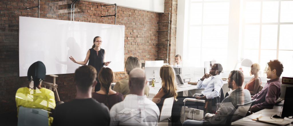 A security expert is conducting a seminar to the company's employee.