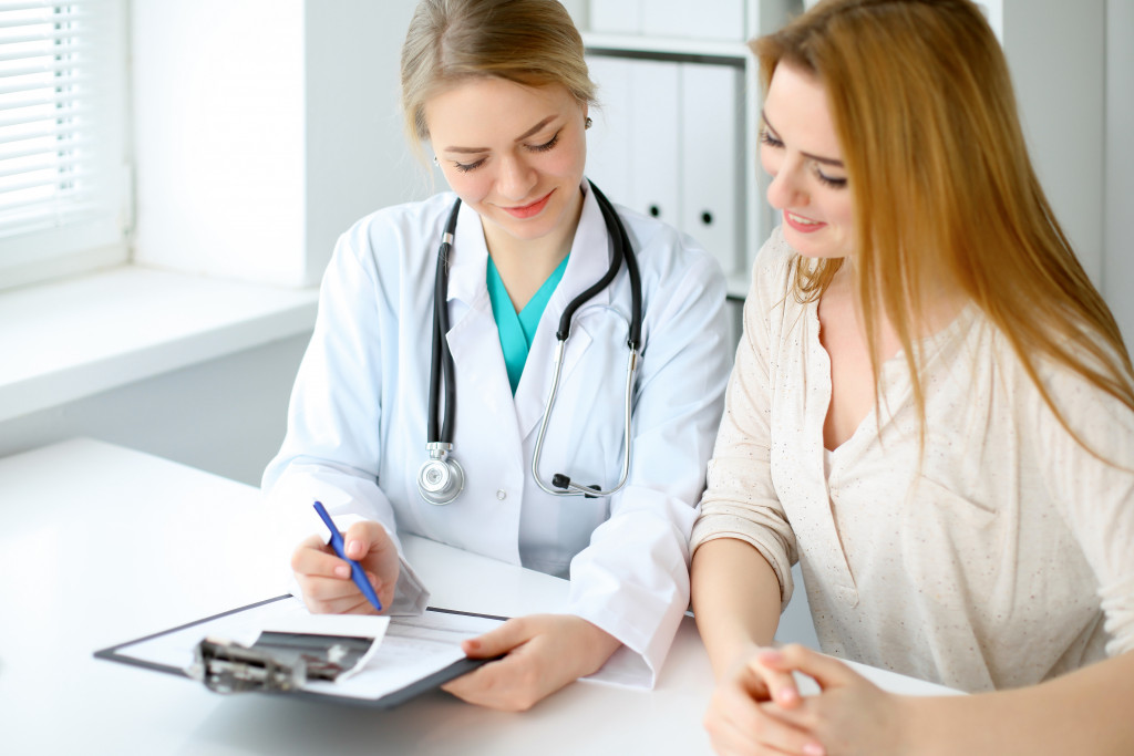 hospital setting doctor and patient