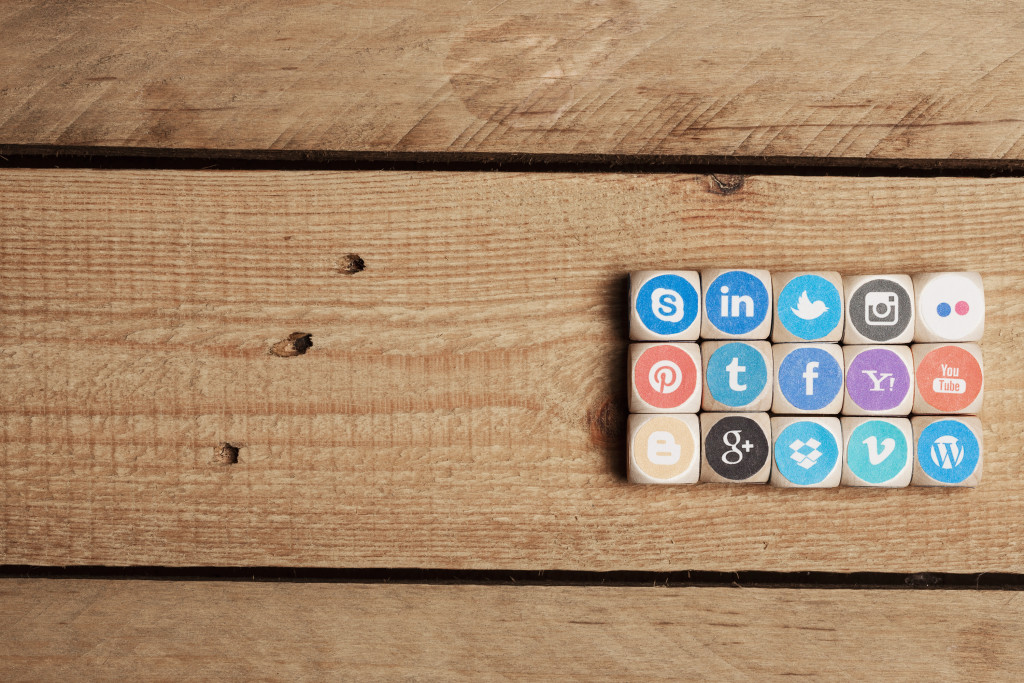 social media blocks arranged in a rectangle at the side on top of wooden planks